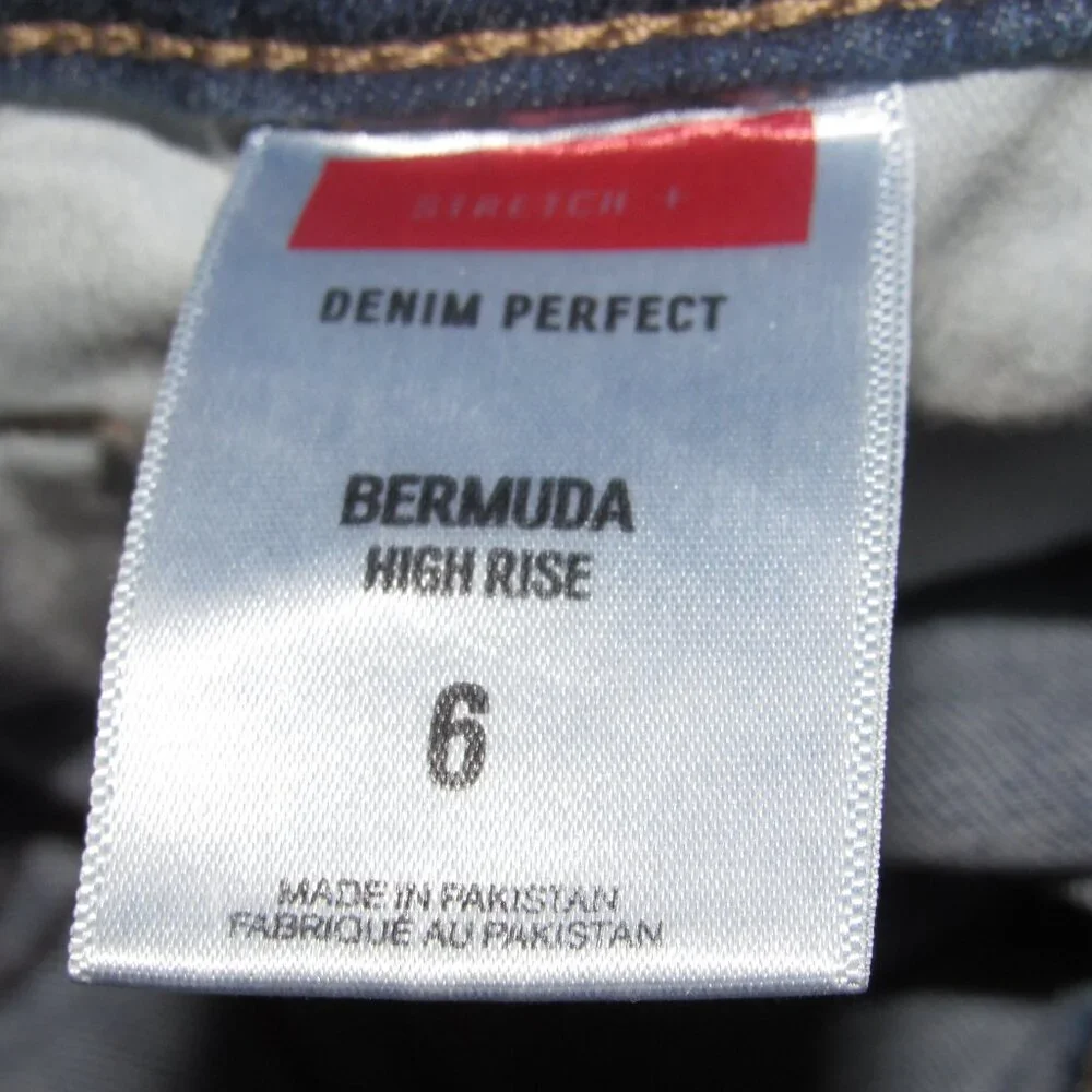Express Denim Perfect Bermuda Shorts Size 6 – High Rise Distressed Raw Hem